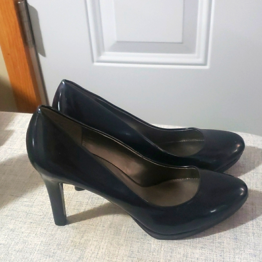 Ladies Bandolino heels.